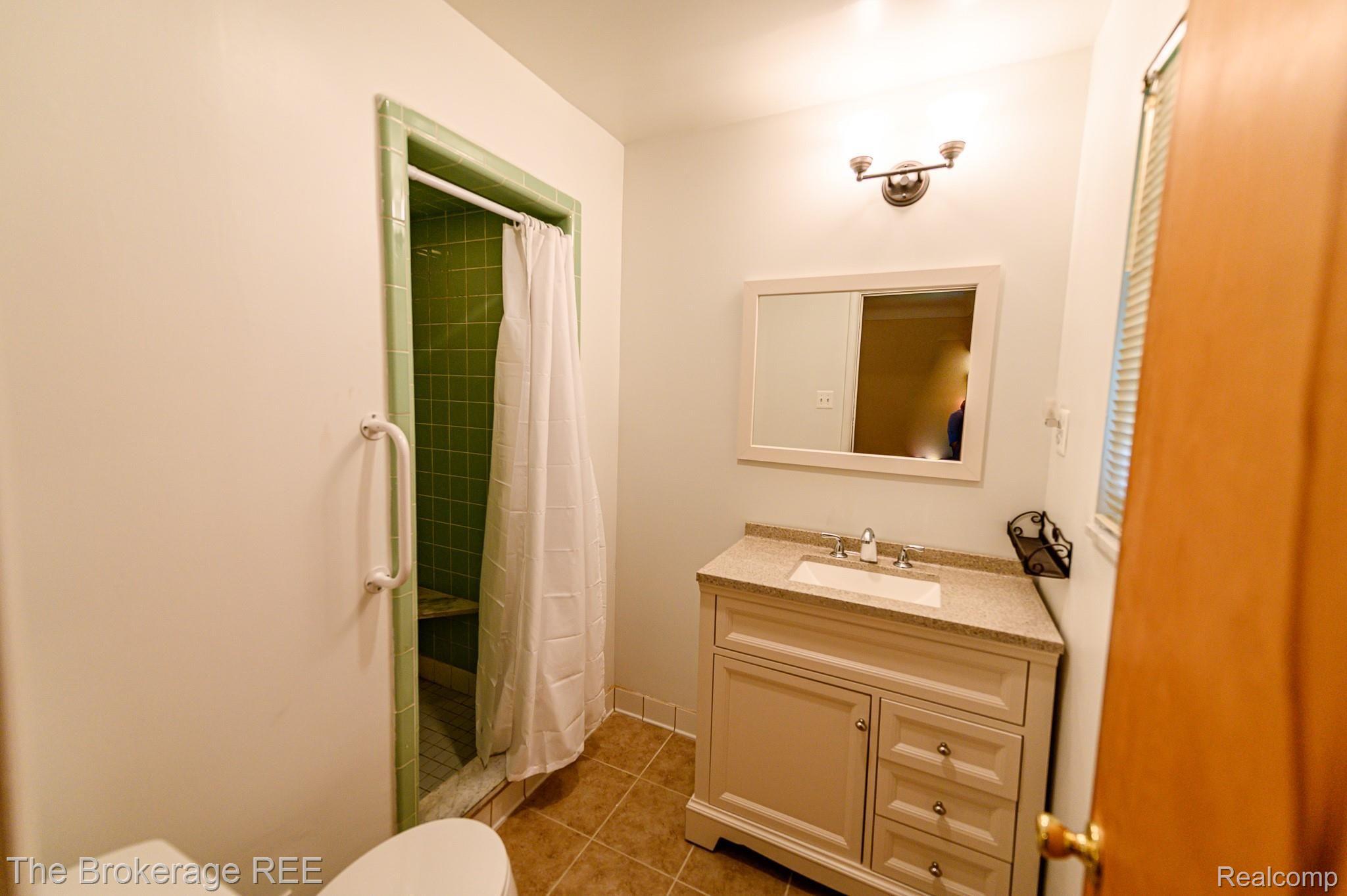 6909 Lahser Road Bloomfield Hills, MI 48301 - Photo 23 of 59 6909 LAHSER Road, Bloomfield Twp 48301 Let's buy a house today!!