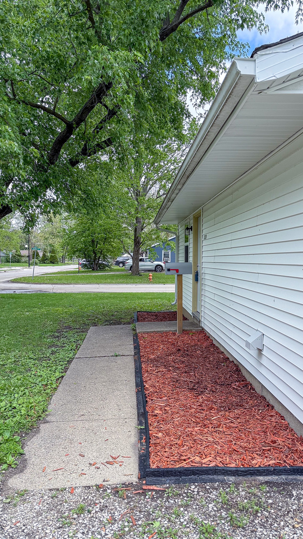 1320 Hedge Road Champaign, IL 61821 - Photo 5 of 35 Gallery Image 5