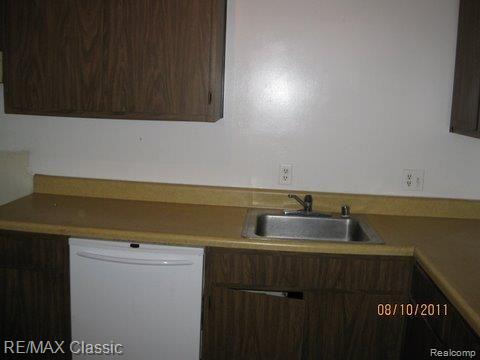 32013 West 12 Mile Road, Unit 110 Farmington, MI 48334 - Photo 3 of 8 12 mile W 32013 pre-list 8-10-11