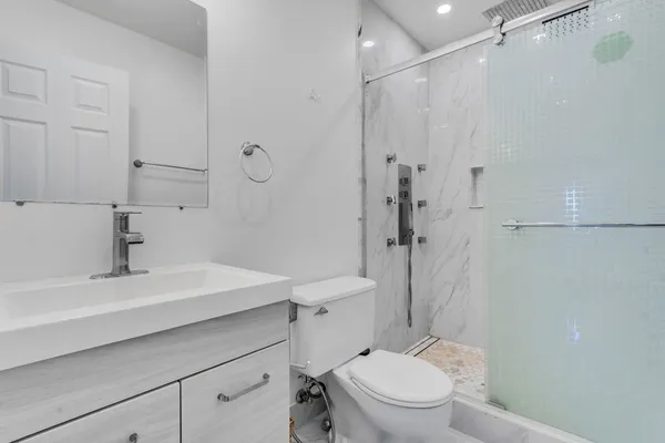 $199,000 | 9820 South Pulaski Road, Unit 315, Oak Lawn, IL 60453