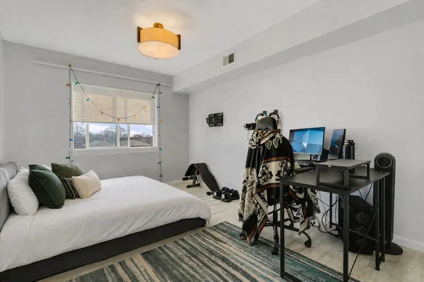 $199,000 | 9820 South Pulaski Road, Unit 315, Oak Lawn, IL 60453