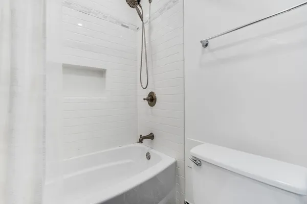 $199,000 | 9820 South Pulaski Road, Unit 315, Oak Lawn, IL 60453