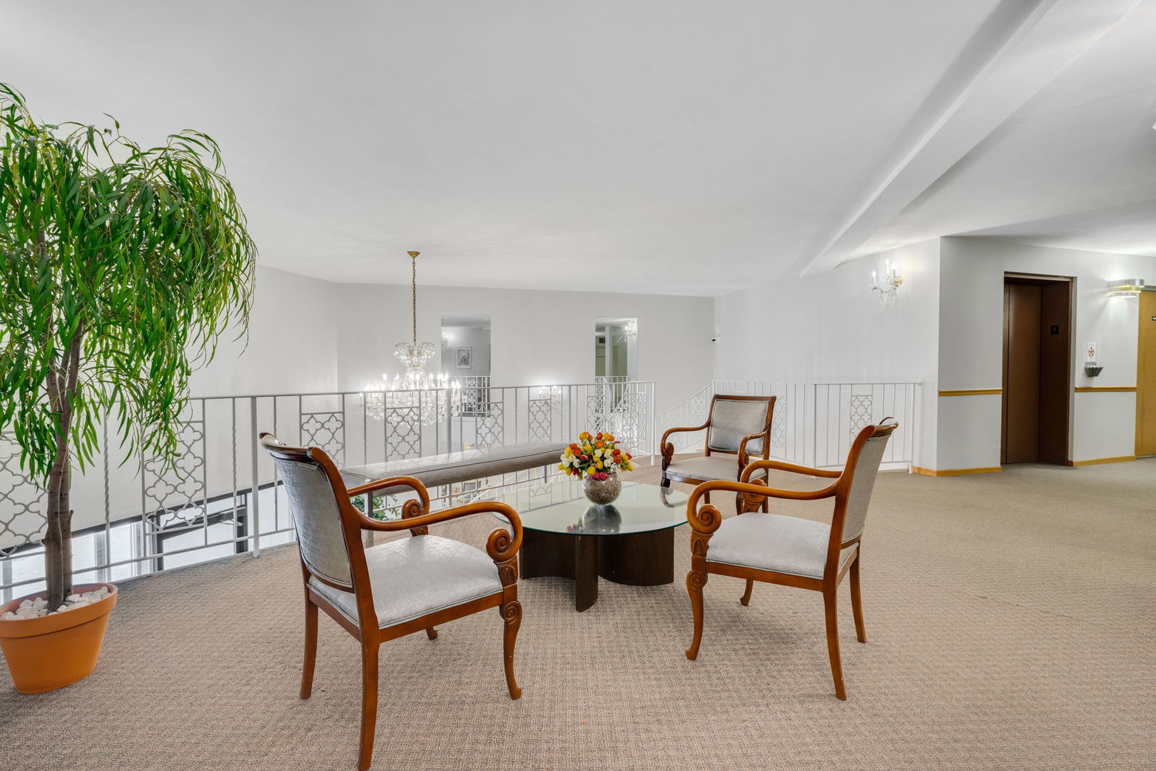 9820 South Pulaski Road, Unit 315 Oak Lawn, IL 60453 - Photo 18 of 20 a dining room with furniture and a potted plant