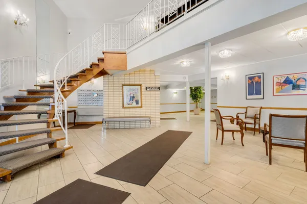 $199,000 | 9820 South Pulaski Road, Unit 315, Oak Lawn, IL 60453