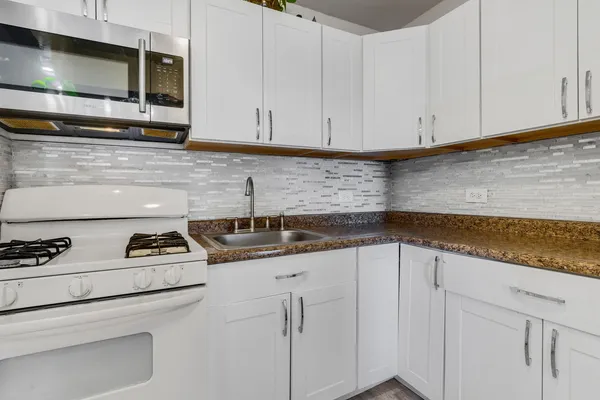 $199,000 | 9820 South Pulaski Road, Unit 315, Oak Lawn, IL 60453
