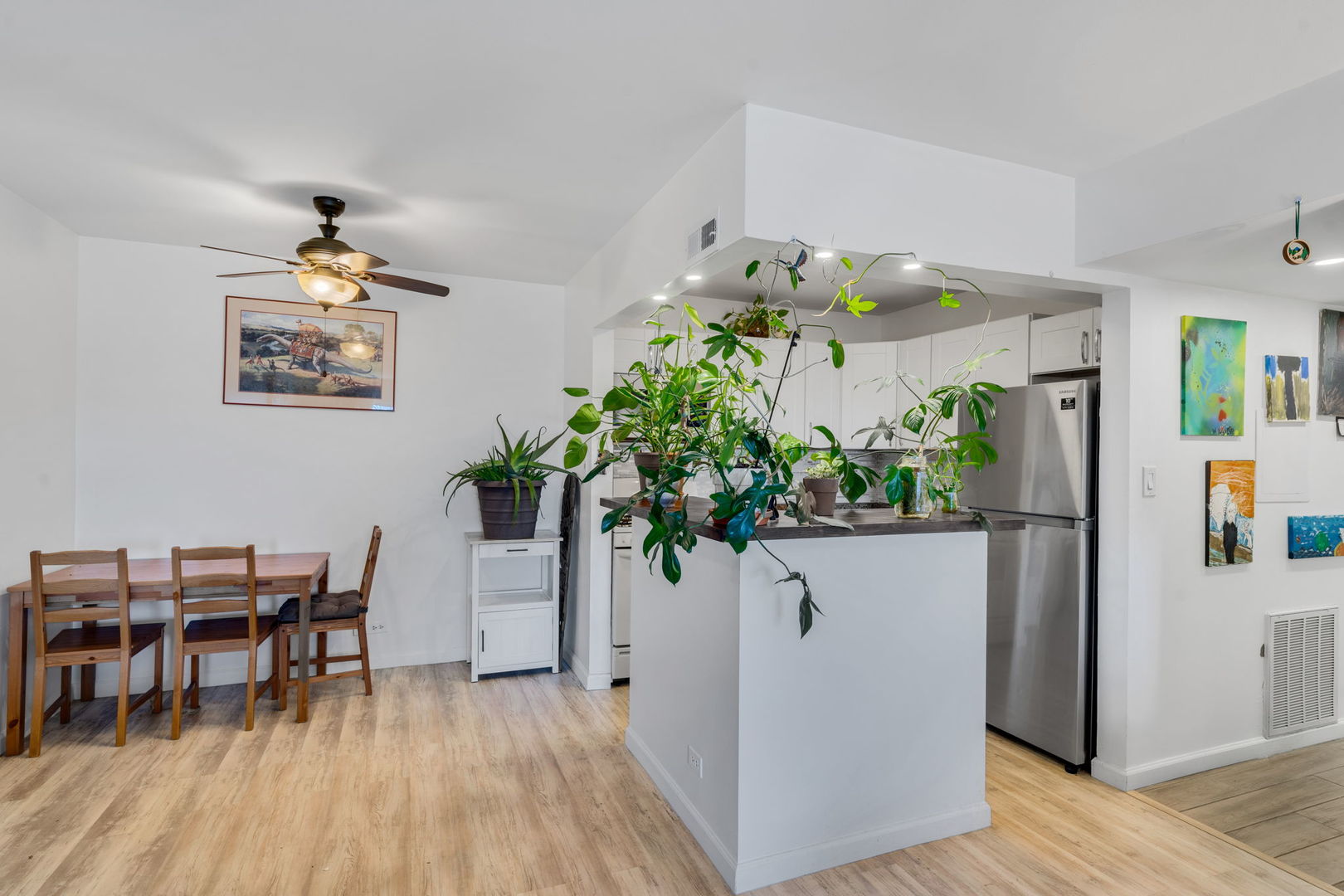 9820 South Pulaski Road, Unit 315 Oak Lawn, IL 60453 - Photo 6 of 20 a view of a workspace with furniture and a potted plant