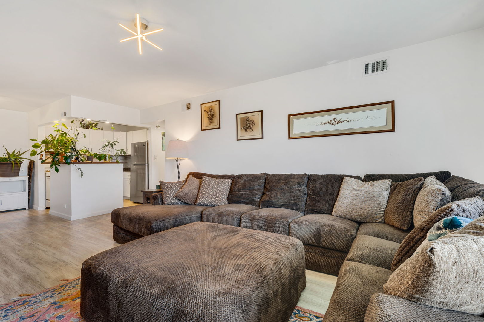 9820 South Pulaski Road, Unit 315 Oak Lawn, IL 60453 - Photo 7 of 20 a living room with furniture and a couch