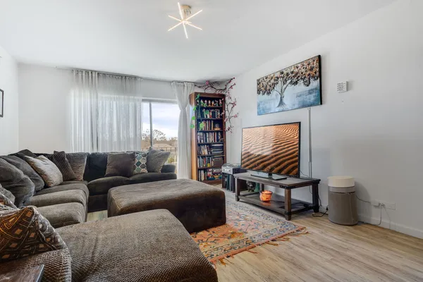 $199,000 | 9820 South Pulaski Road, Unit 315, Oak Lawn, IL 60453