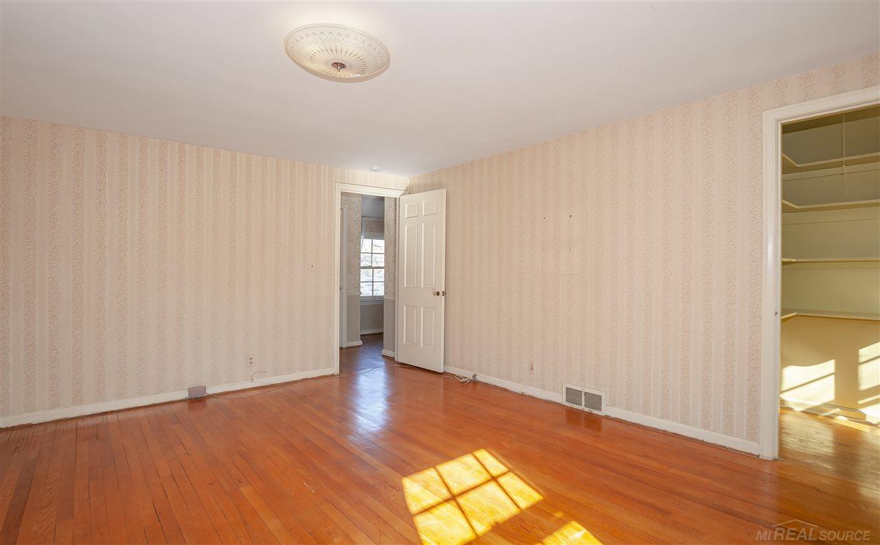 1590 Fairholme Road Grosse Pointe Woods, MI 48236 - Photo 26 of 32