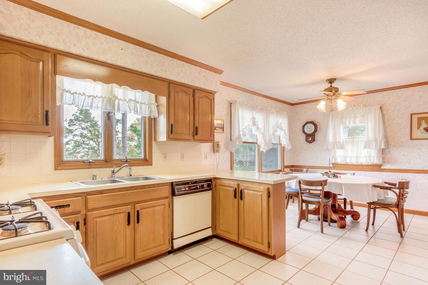 806 Seabreeze Road Cambridge, MD 21613 - Photo 12 of 41 Kitchen