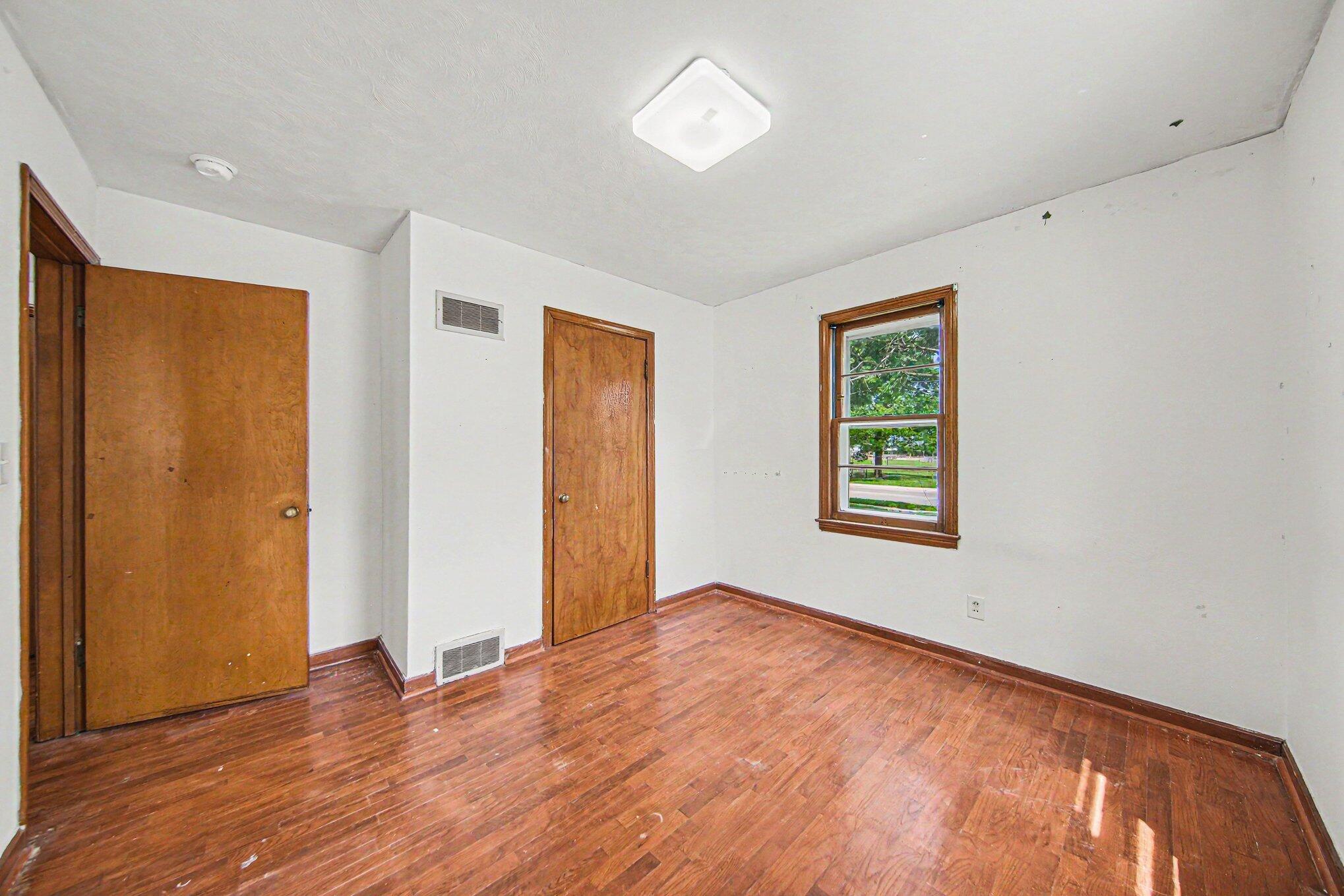853 Addison Street Adrian, MI 49221 - Photo 15 of 30 016_dscf5614_506