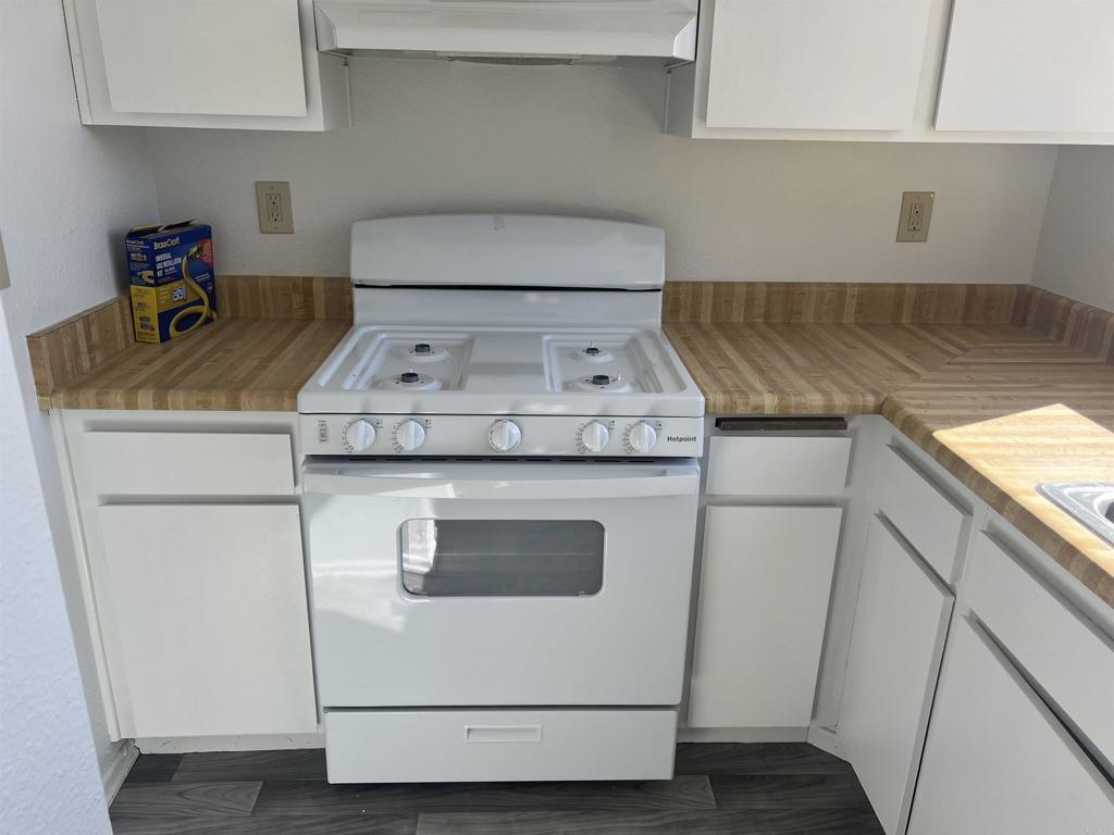 4537 Beverly Glen Drive Oceanside, CA 92056 - Photo 20 of 30 a utility room with dryer and washer