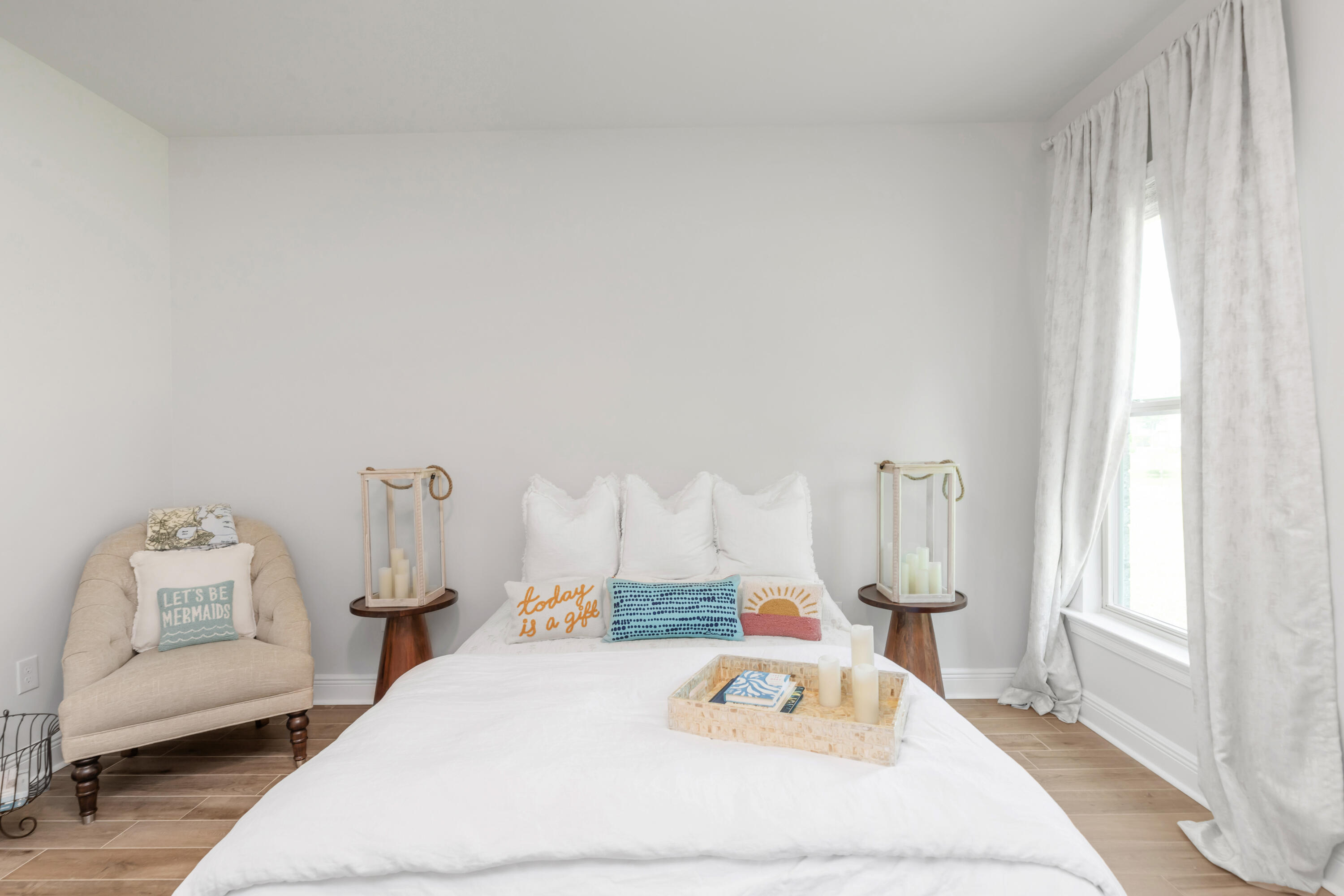 27 Cozy Cove Freeport, FL 32439 - Photo 32 of 80 a bedroom with a bed and a window