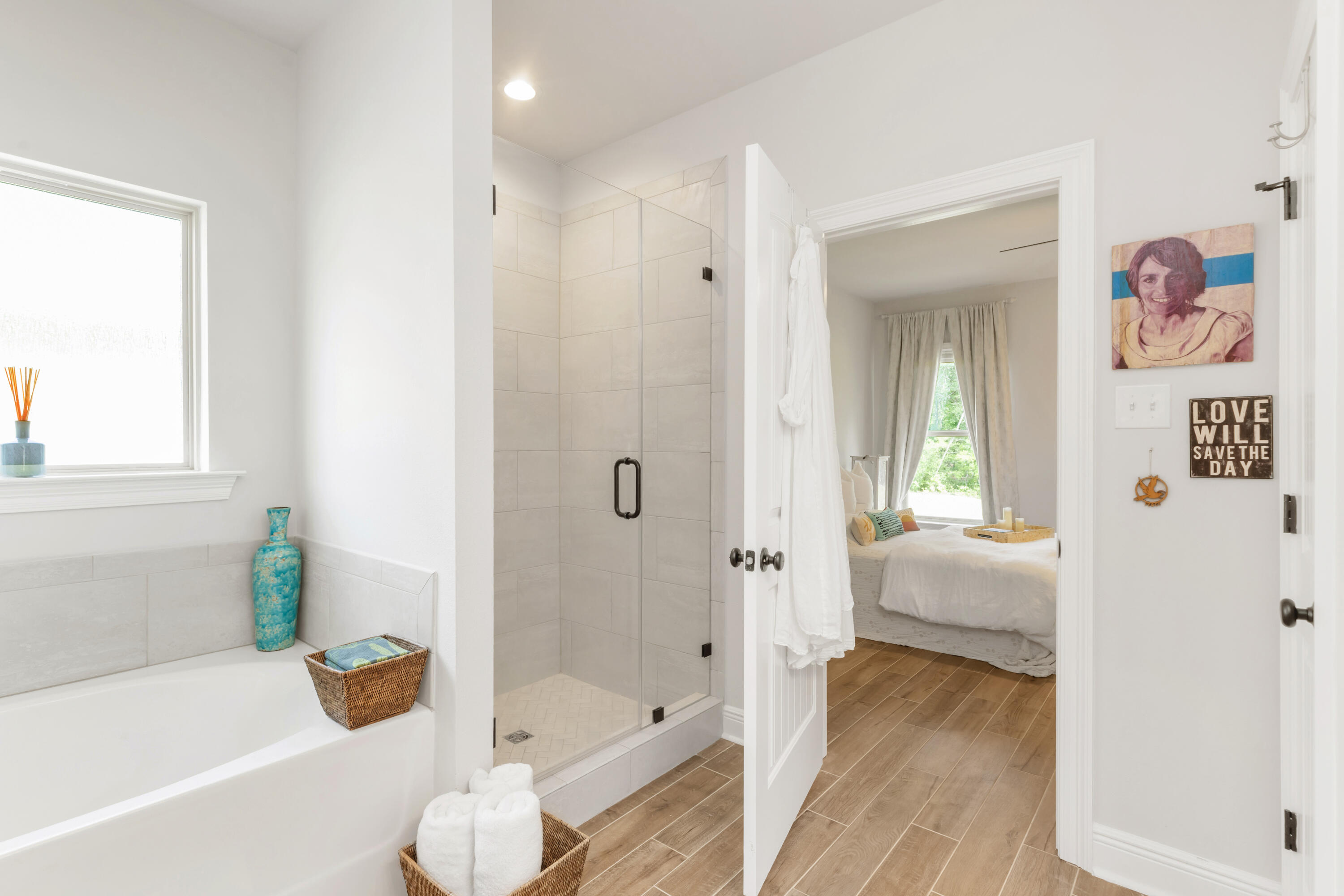 27 Cozy Cove Freeport, FL 32439 - Photo 39 of 80 a bathroom with a bathtub and a shower