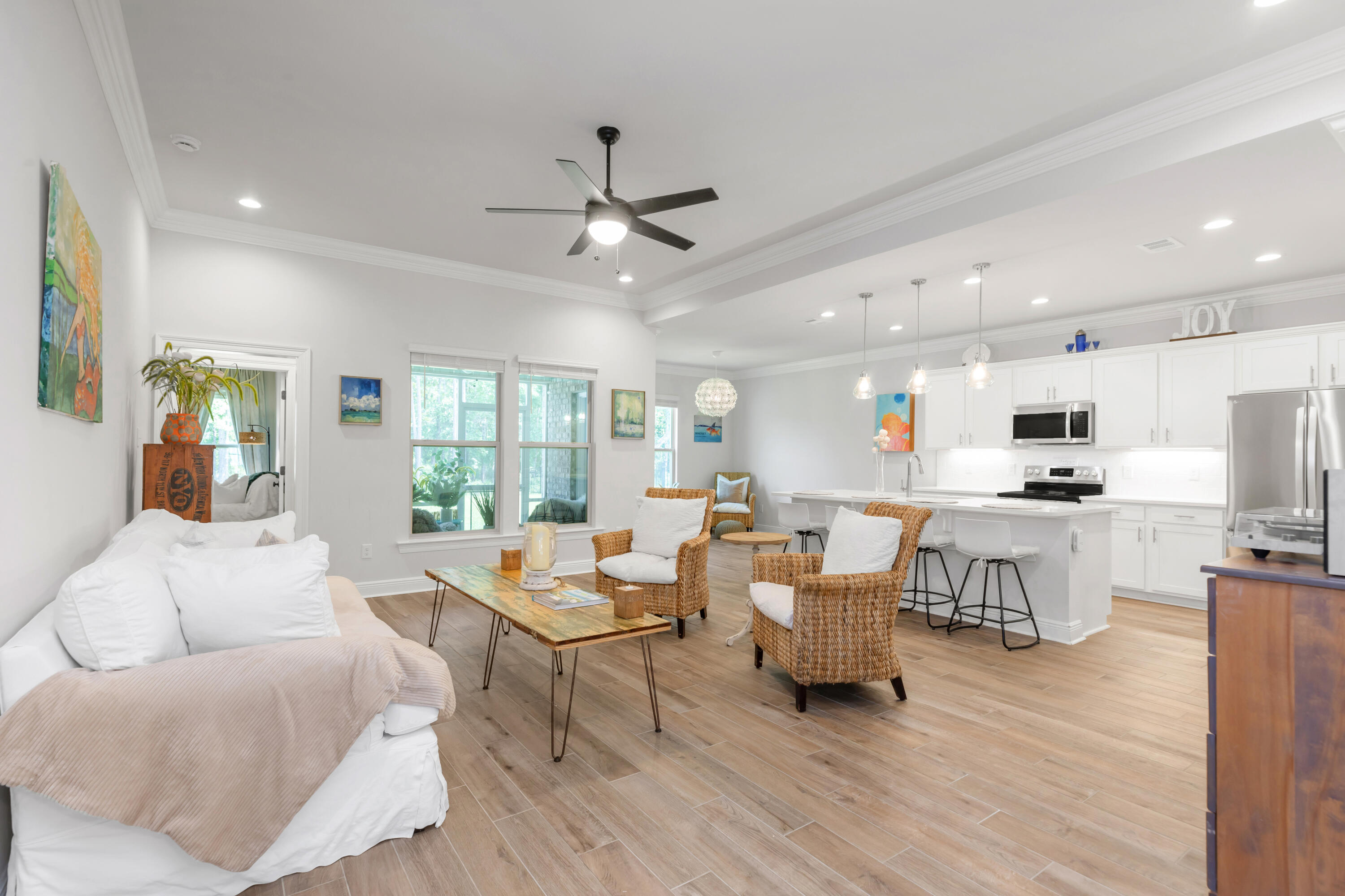 27 Cozy Cove Freeport, FL 32439 - Photo 4 of 80 a living room with furniture and a wooden floor