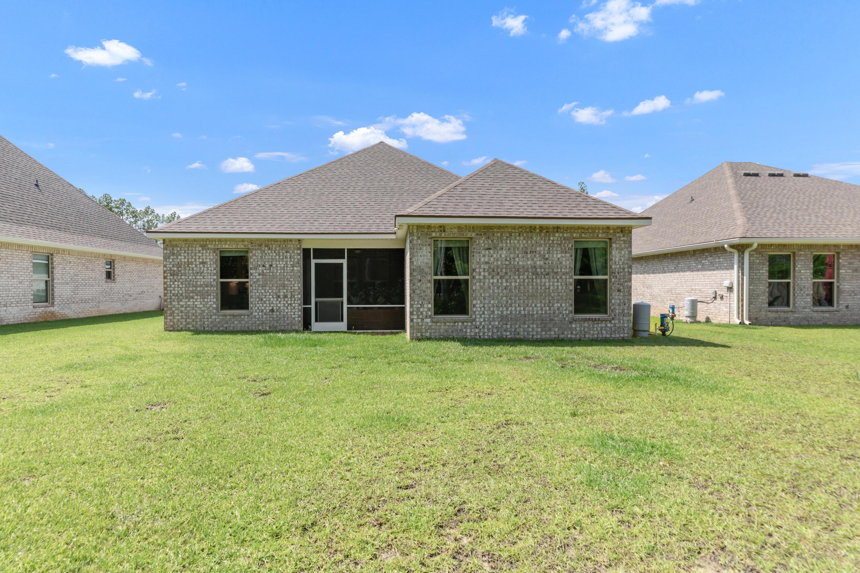 27 Cozy Cove Freeport, FL 32439 - Photo 45 of 80 a front view of a house with a garden