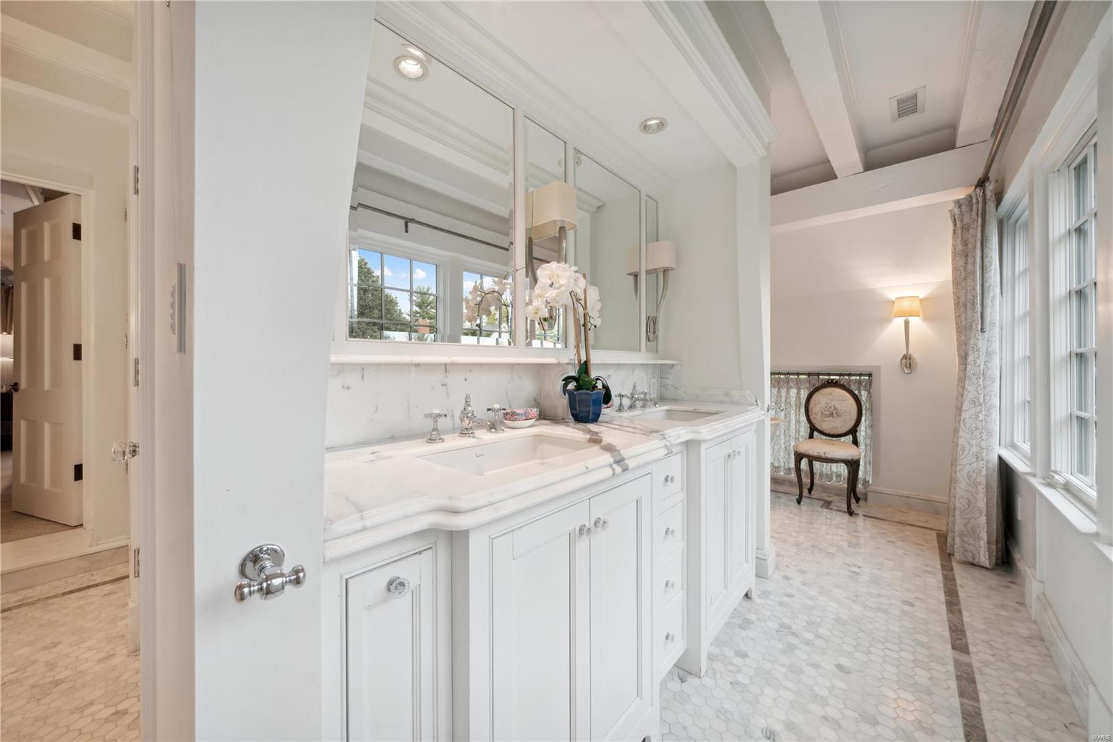 10490 Ladue Road St. Louis, MO 63141 - Photo 31 of 59