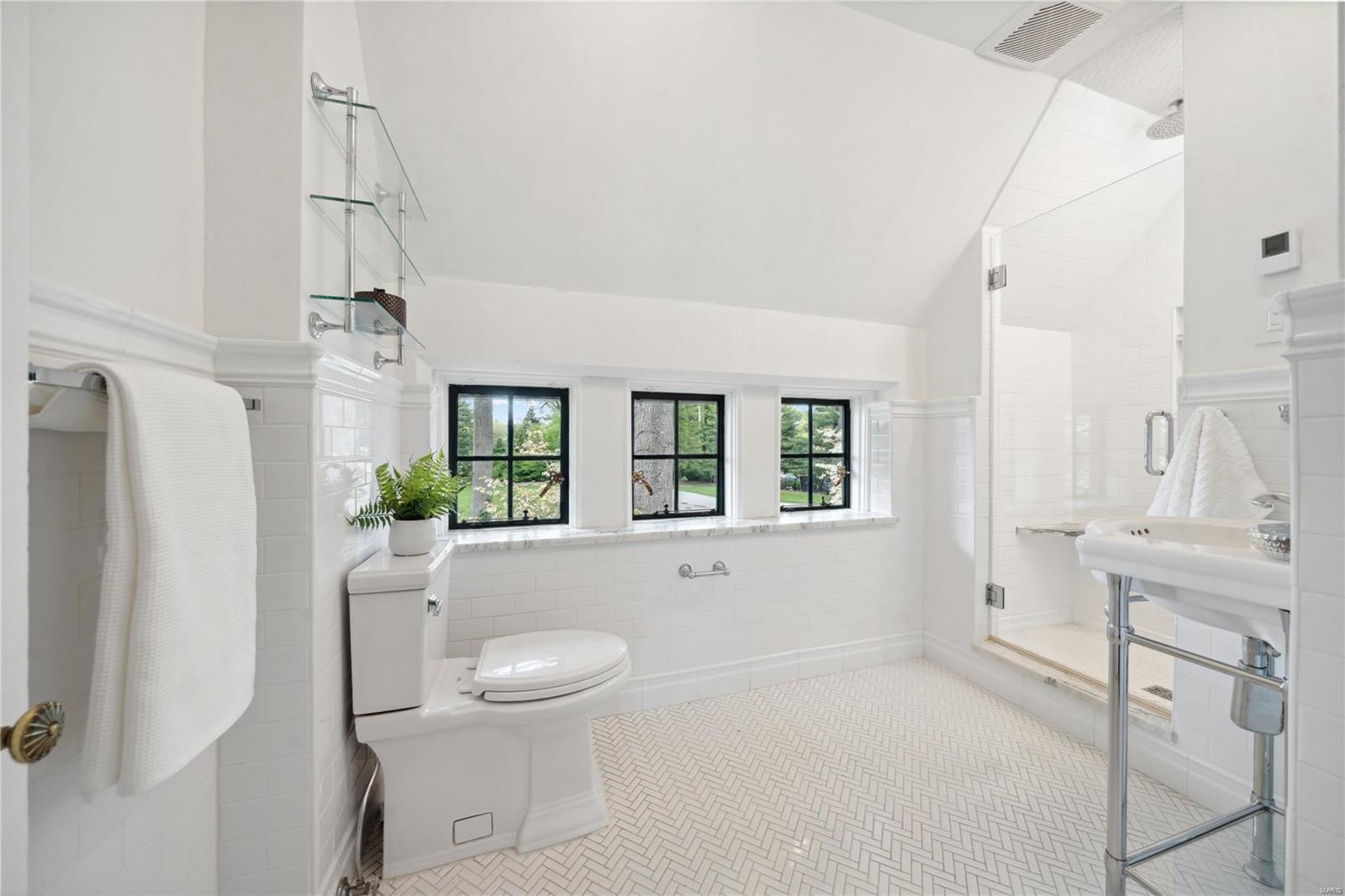 10490 Ladue Road St. Louis, MO 63141 - Photo 38 of 59