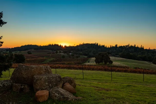 a view of a lake with houses in outdoor space
