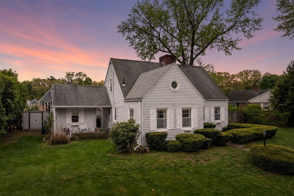39 Pleasant Street Holyoke, MA 01040 - Photo 5 of 29