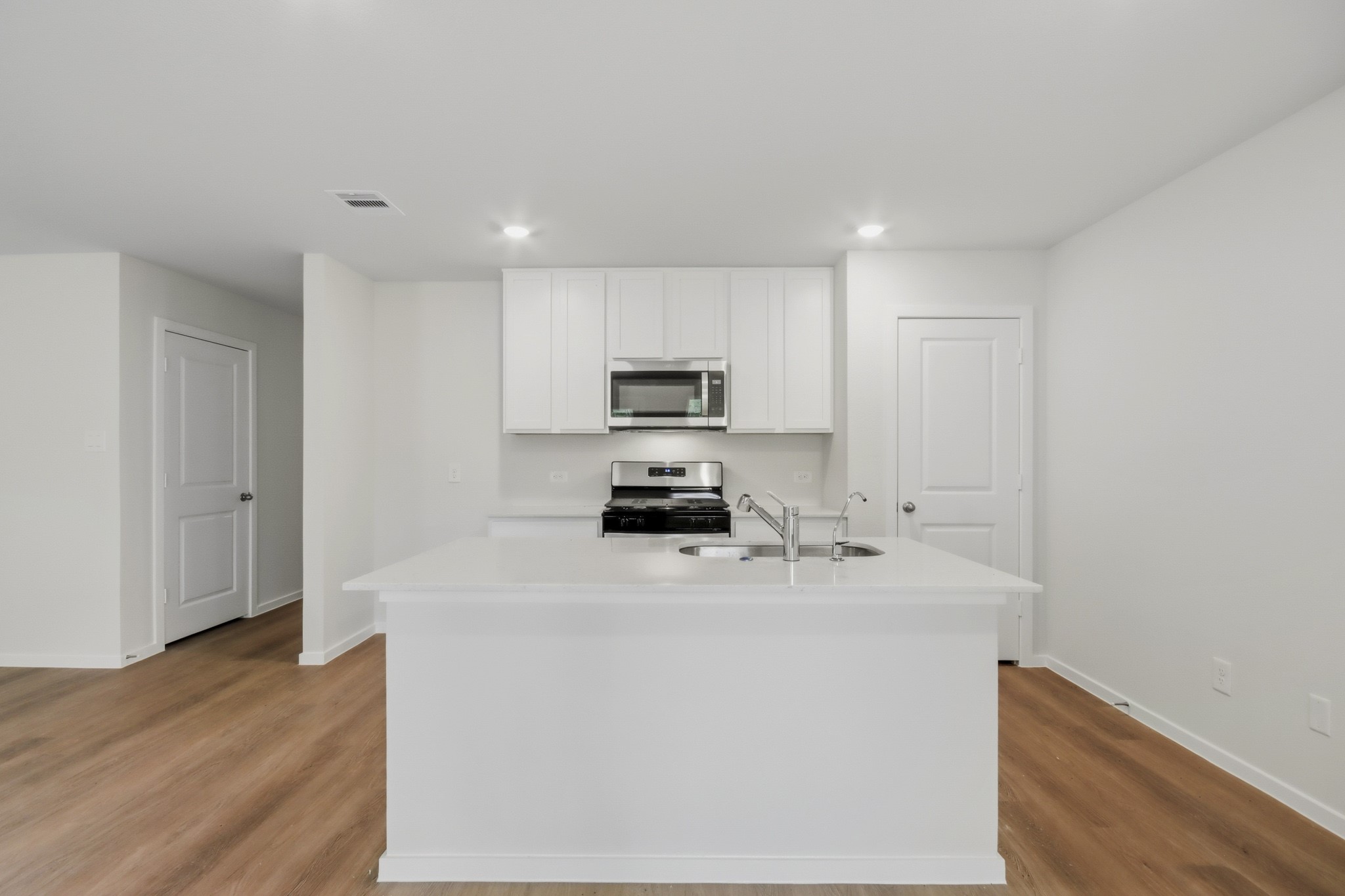 926 Sutherland Fls Street Conroe, TX 77303 - Photo 3 of 26
