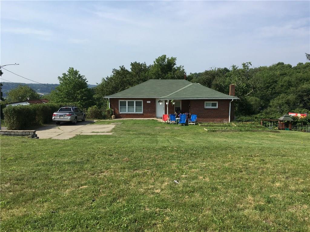 401 1/2 Ridge Avenue Butler, PA 16001 - Photo 1 of 15 Entrance and off-street parking for Upper Unit