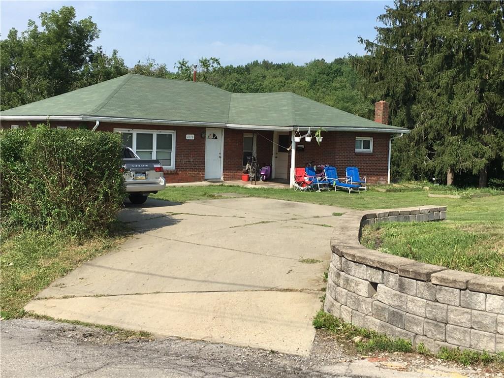 401 1/2 Ridge Avenue Butler, PA 16001 - Photo 4 of 15 Entrance and off-street parking for upper unit