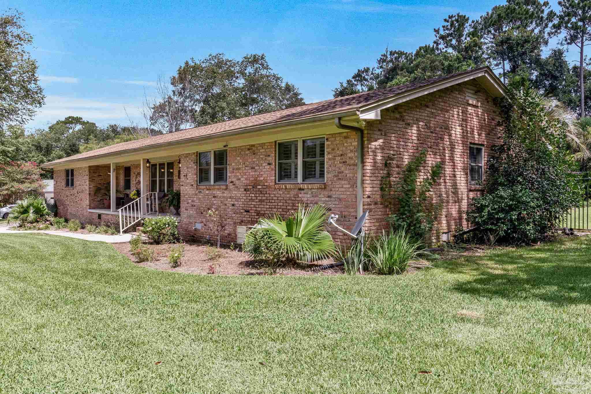 1246 West 10 Mile Road Cantonment, FL 32533 - Photo 4 of 44
