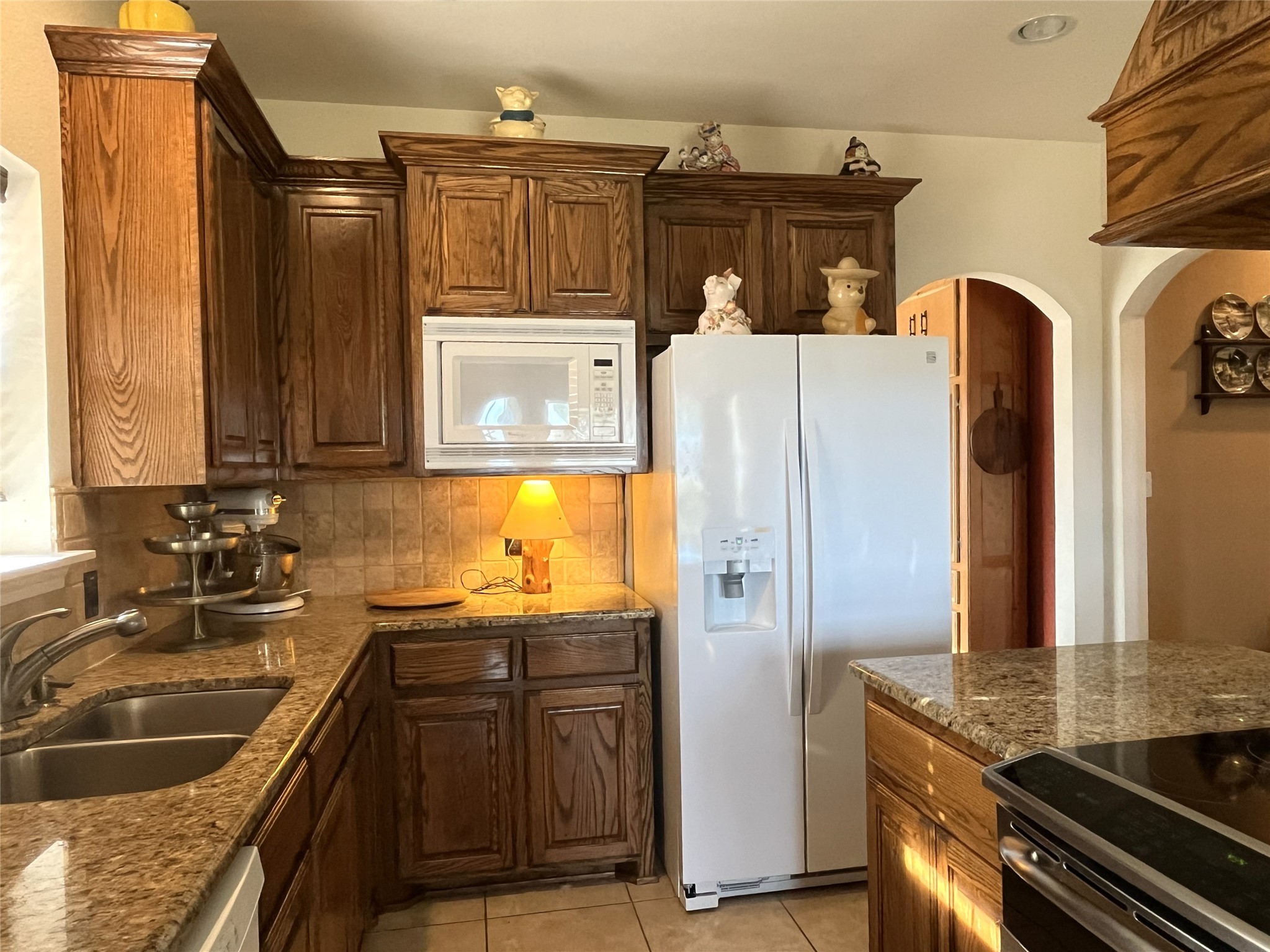 19846 Post Oak Loop Thornton, TX 76687 - Photo 20 of 44 a kitchen with stainless steel appliances granite countertop a sink stove and refrigerator