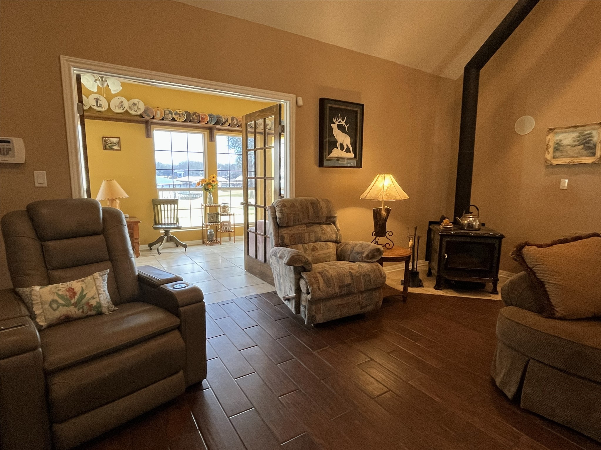 19846 Post Oak Loop Thornton, TX 76687 - Photo 26 of 44 a living room with furniture and a window
