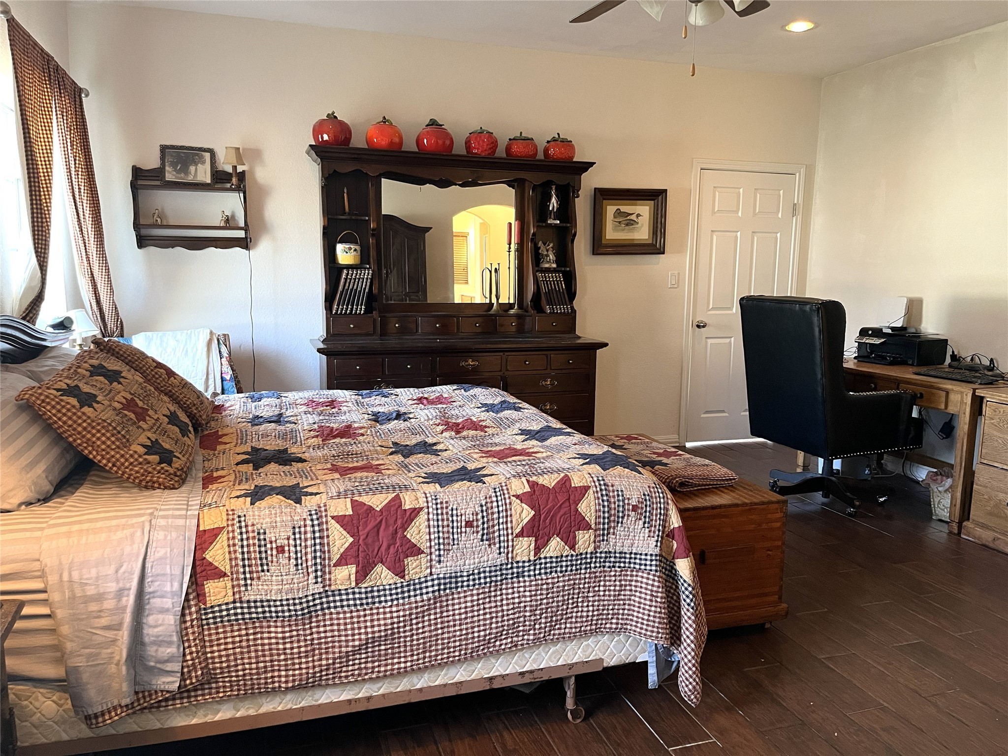 19846 Post Oak Loop Thornton, TX 76687 - Photo 30 of 44 a bedroom that has a bed and a television in it