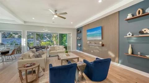 $2,995,000 | 1537 Siesta Drive, Sarasota, FL 34239