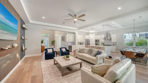$2,995,000 | 1537 Siesta Drive, Sarasota, FL 34239