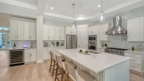 $2,995,000 | 1537 Siesta Drive, Sarasota, FL 34239