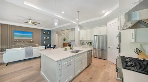 $2,995,000 | 1537 Siesta Drive, Sarasota, FL 34239