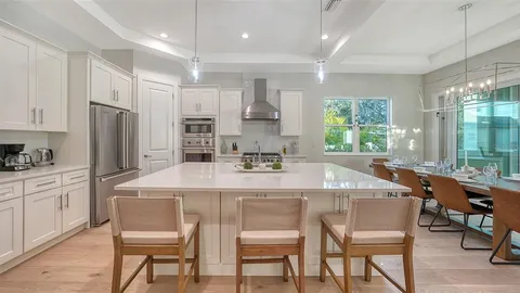 $2,995,000 | 1537 Siesta Drive, Sarasota, FL 34239