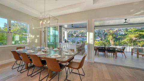 $2,995,000 | 1537 Siesta Drive, Sarasota, FL 34239