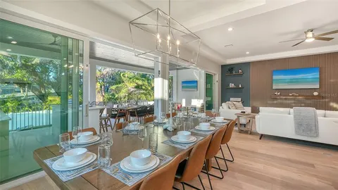 $2,995,000 | 1537 Siesta Drive, Sarasota, FL 34239