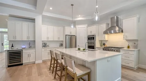 $2,995,000 | 1537 Siesta Drive, Sarasota, FL 34239