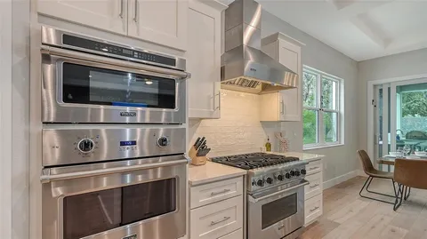 $2,995,000 | 1537 Siesta Drive, Sarasota, FL 34239