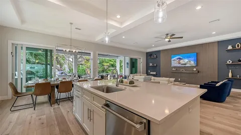 $2,995,000 | 1537 Siesta Drive, Sarasota, FL 34239