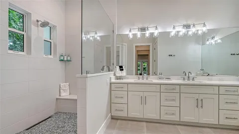 $2,995,000 | 1537 Siesta Drive, Sarasota, FL 34239