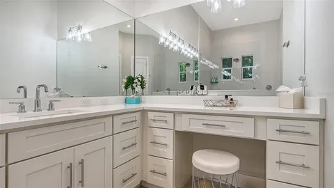 $2,995,000 | 1537 Siesta Drive, Sarasota, FL 34239