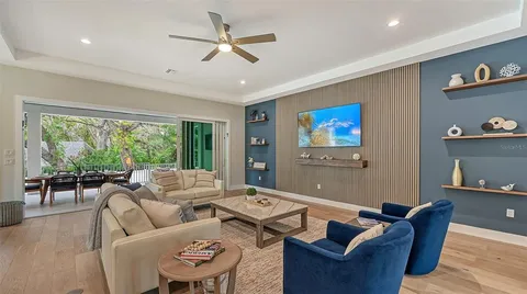 $2,995,000 | 1537 Siesta Drive, Sarasota, FL 34239
