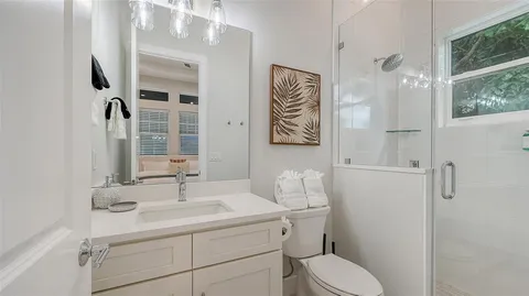 $2,995,000 | 1537 Siesta Drive, Sarasota, FL 34239