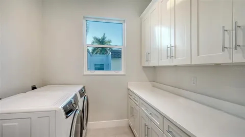$2,995,000 | 1537 Siesta Drive, Sarasota, FL 34239