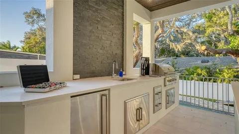 $2,995,000 | 1537 Siesta Drive, Sarasota, FL 34239