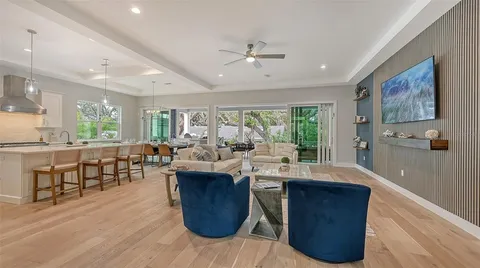 $2,995,000 | 1537 Siesta Drive, Sarasota, FL 34239