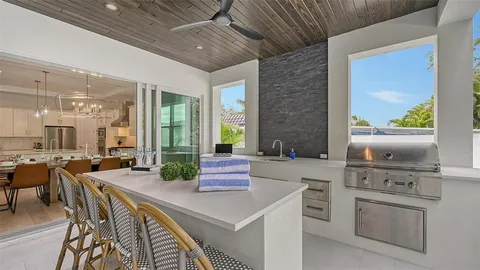$2,995,000 | 1537 Siesta Drive, Sarasota, FL 34239