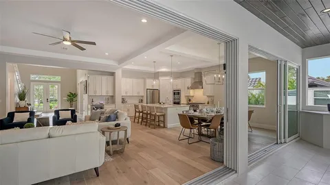 $2,995,000 | 1537 Siesta Drive, Sarasota, FL 34239